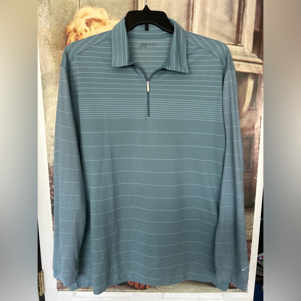 Vintage Men’s Nike Fit Dry golf shirt. Blue w/ stripes. Size XL.